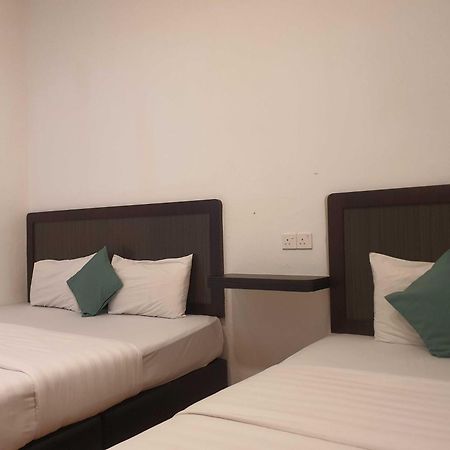 Oyo 91053 Signature Inn Miri Exteriör bild
