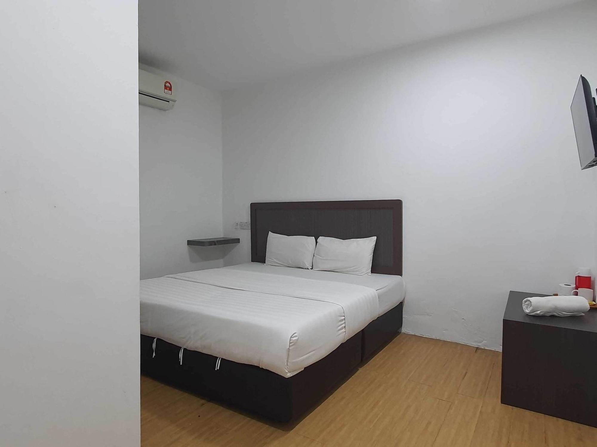 Oyo 91053 Signature Inn Miri Exteriör bild