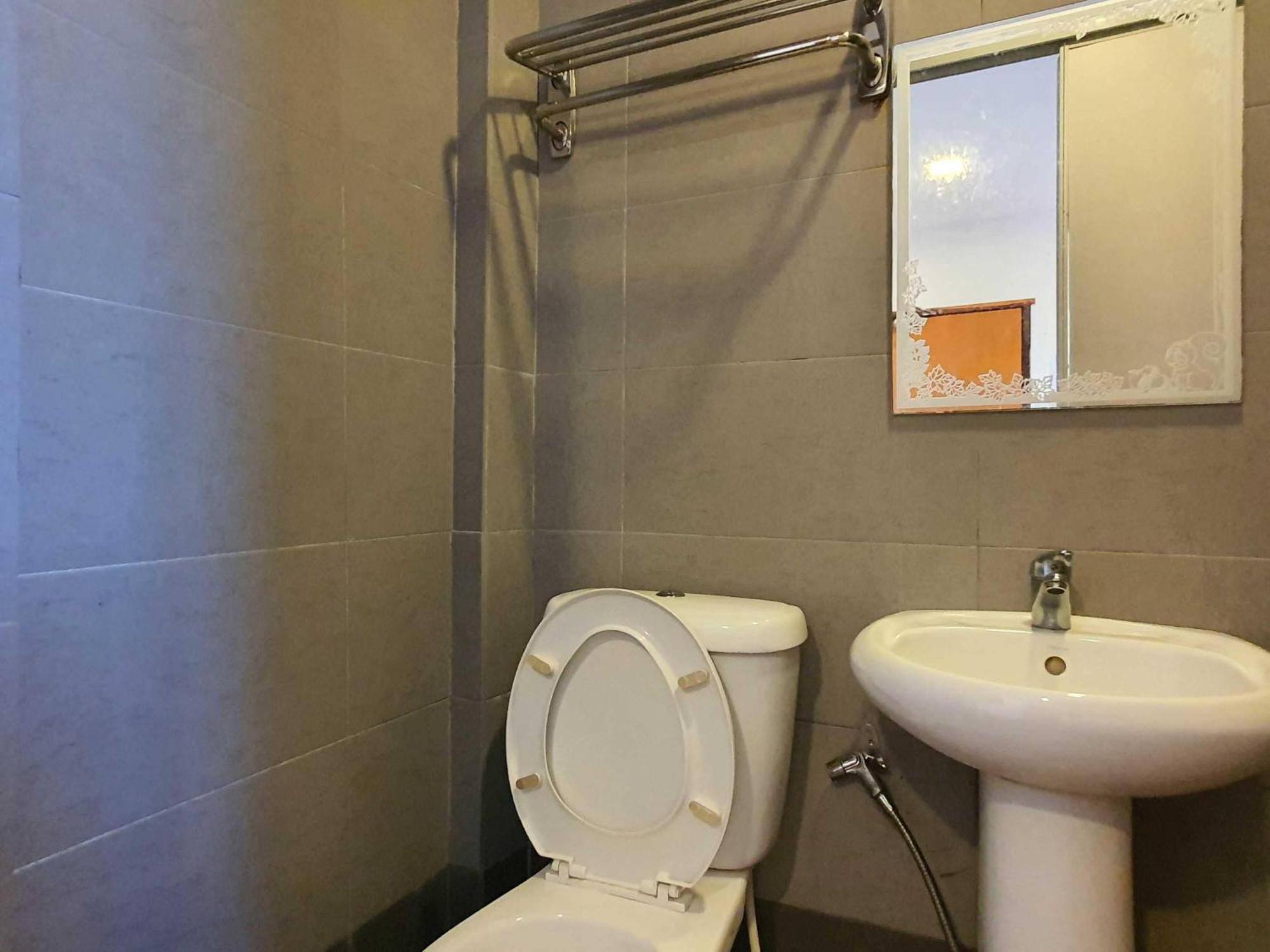 Oyo 91053 Signature Inn Miri Exteriör bild