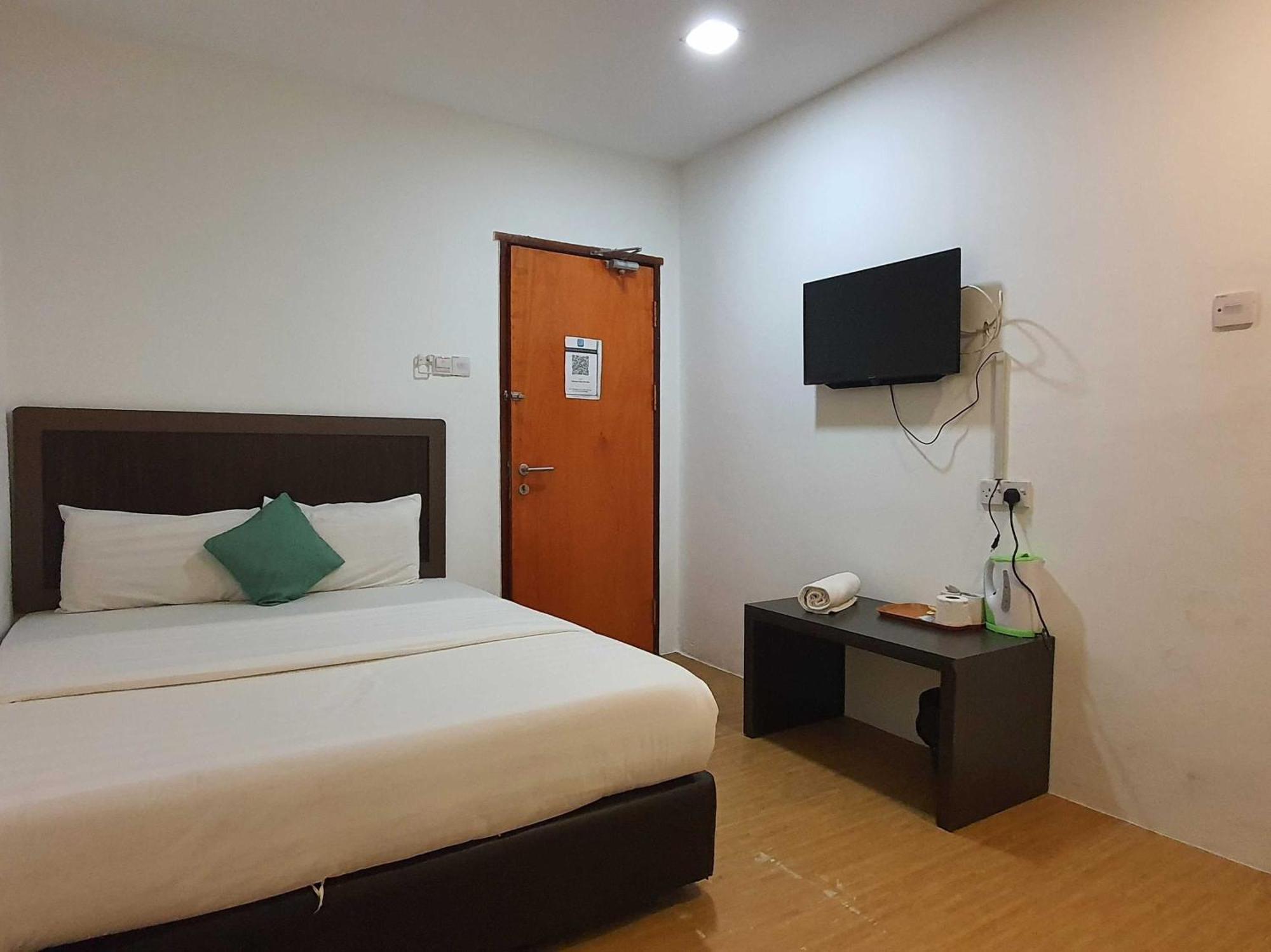 Oyo 91053 Signature Inn Miri Exteriör bild