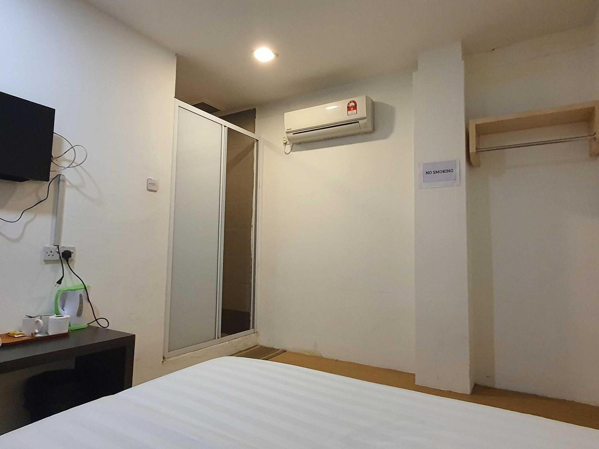 Oyo 91053 Signature Inn Miri Exteriör bild